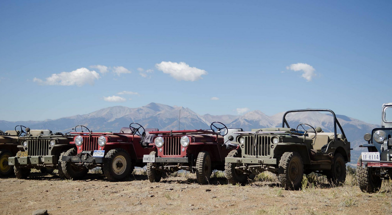 Illustration for article titled There's Nothing Cooler Than Flat-Fender Jeeps Offroading